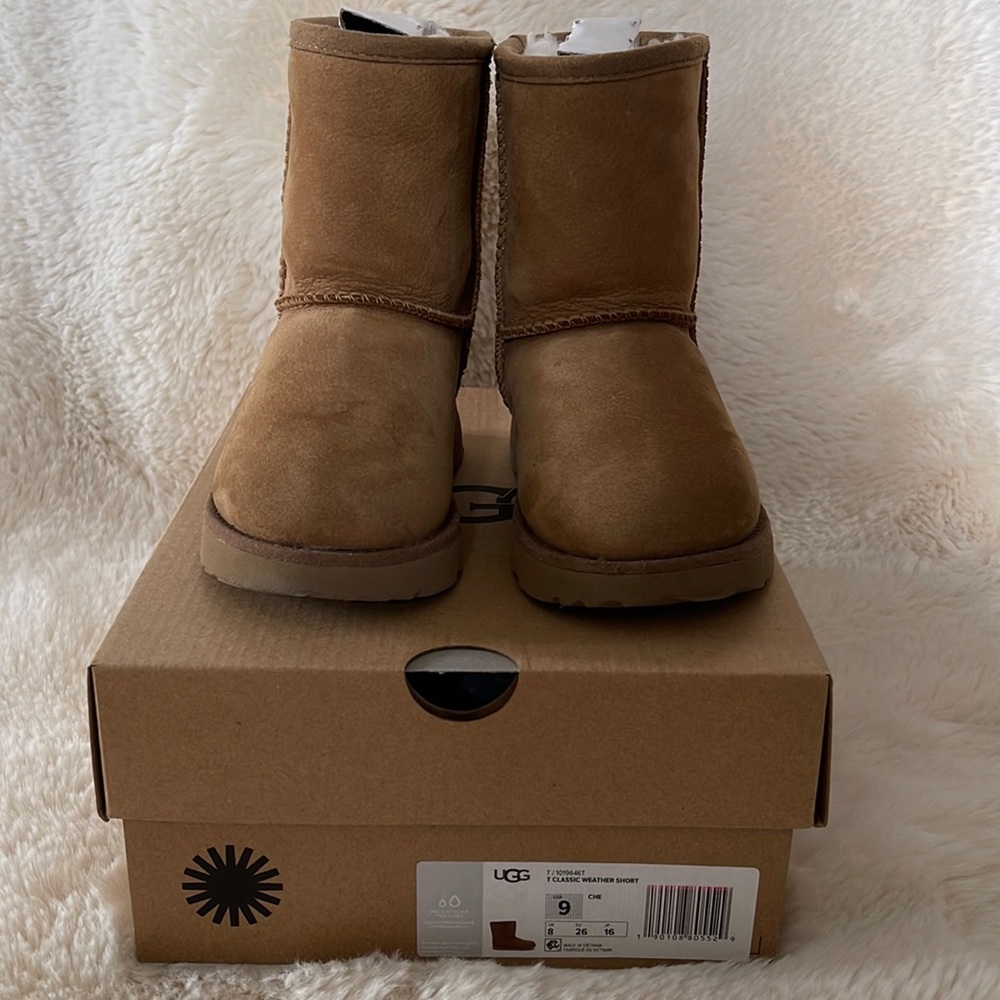 Ugg Kids Classic Short II Waterproof boots Size:9